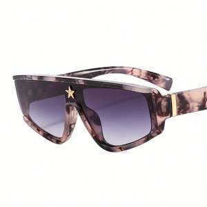 Gafas de Sol Vintage Elegantes con Logotipo Personalizado, Degradado Blanco, Protección UV400, Montura de una Pieza, Estilo Estrella con Remaches, para Mujer - Product Image 3