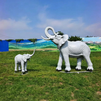 Op maat gemaakte hars olifantensculptuur met feeërieke piramideontwerpen - handgeschilderd voor buitengebruik in villa's, parken, resorts en landschappen. OEM ODM mogelijk.