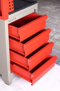 Station de travail industrielle pour le rangement d'outils avec 4 tiroirs, système de verrouillage centralisé, surface de travail et support d'écran - Product Image 4