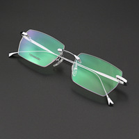 Gafas de negocios sin marco de titanio puro, Marco óptico de luz azul cuadrado pequeño, piernas estereoscópicas de sentido avanzado, clásicas