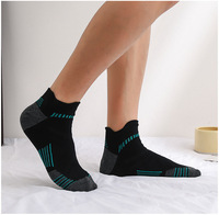 Fabricant de chaussettes de sport respirantes pour hommes, personnalisées en gros, anti-humidité, pour la course, la gym et le basketball