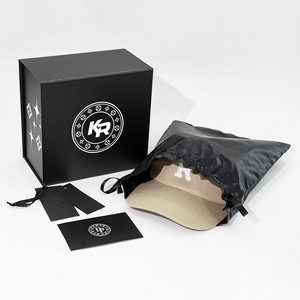 Scatola <span class=keywords><strong>Regalo</strong></span> per Cappello da Baseball Personalizzata 8x8x5 in Cartone Rigido di Lusso con Chiusura Magnetica e Goffratura in Lamina d'Oro - Product Image 1