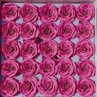 Savon artisanal d'aromathérapie en forme de fleur, pétales de rose colorés, idéal comme souvenir pour les invités de mariage