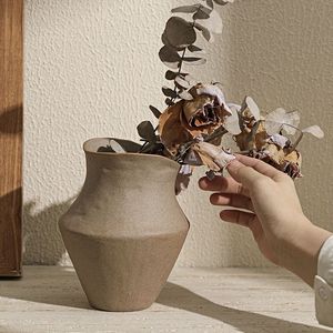Jarrón de Estilo Nórdico con Puntos, Minimalista y Elegante, Inspirado en Instagram, Maceta de Cerámica con Acabado Crudo, Transpirable - Product Image 3