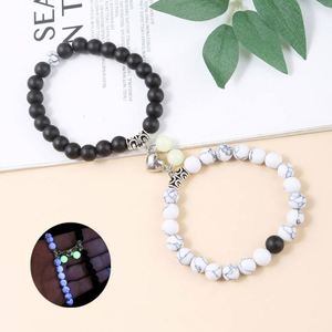 Pulseras de Piedras Naturales Turquesa Esmerilada con Cuentas que Brillan en la Oscuridad, Juego de Pulseras Magnéticas para Parejas con Corazón - Product Image 1