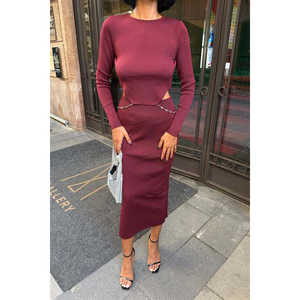 เดรสทรงเข้ารูปแต่งโซ่ด้านหลัง คอทรงโอ เอวธรรมชาติ สวมใส่สบายสำหรับงานกลางคืน สีเอจ - Product Image 3