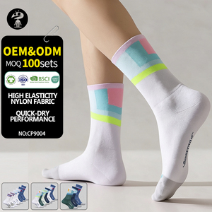 Fabricant de chaussettes en fibres recyclées de qualité supérieure, vente en gros, chaussettes de sport en nylon respirantes et anti-humidité, chaussettes de sport élite - Product Image 1