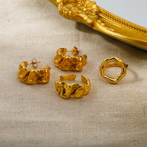 Anillo con Textura de Lava, Acero Inoxidable Chapado en Oro de 18k, Forma de U, Joyería para Mujer, Accesorio de Moda para Fiesta - Product Image 3