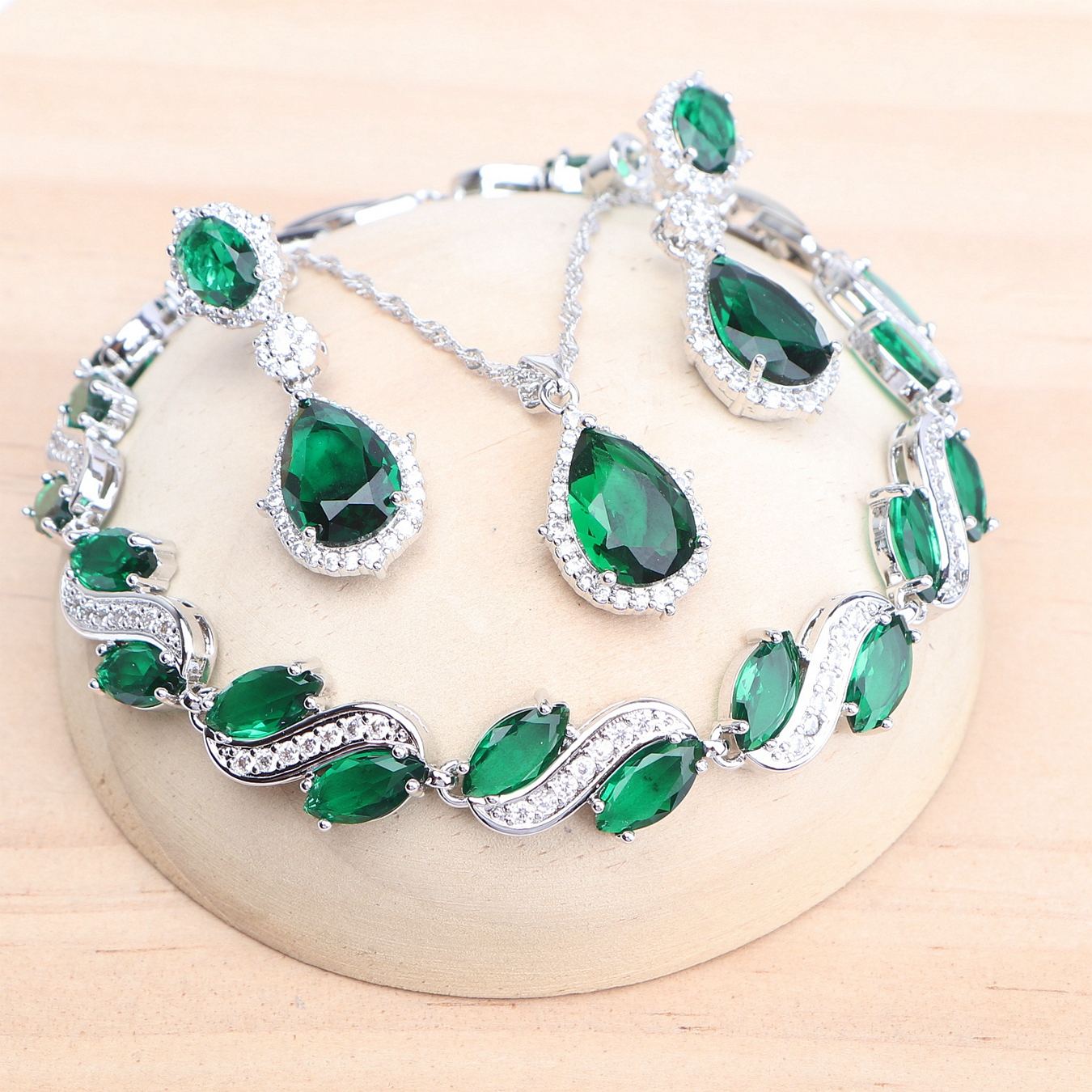 สีเขียว