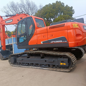 Excavatrice DOOSAN DX225LC-9C d'occasion de 22 tonnes, pompe hydraulique Doosan, capacité de la benne de 1,05 m, puissance de 108 W, soupape KYB, faible nombre d'heures, 90 % NEUF - Product Image 1