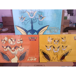 Cartes Pokémon : Coffret Cadeau Avancé Eevee le <span class=keywords><strong>Plus</strong></span> Populaire – <span class=keywords><strong>Les</strong></span> Préférés des Collectionneurs : Boîtes Jolteon, Flareon, Vaporeon – <span class=keywords><strong>Jeux</strong></span> <span class=keywords><strong>de</strong></span> Société - Product Image 1