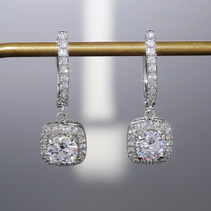 Orecchini Classici Bianchi in Argento Rame con Diamanti da Donna, a Cerchio Quadrato con Taglio Brillante e Montatura a Griffe, Gioielli Raffinati per Matrimonio, Zhejiang - Product Image 2