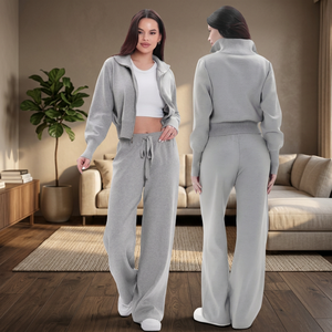 Ensemble de survêtement athleisure personnalisé pour femme grande taille, gris polaire, style gothique, avec sweat à capuche zippé court et pantalon large - Product Image 3