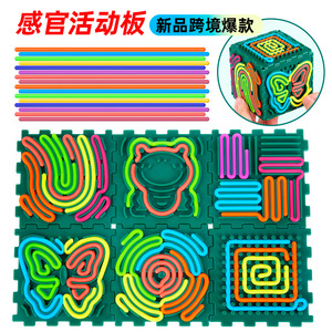 Cube d'activités en silicone Koan, jouet de puzzle sensoriel, rouge foncé et vert, éducatif pour les enfants - Product Image 5