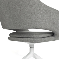 Fauteuil éponge moulé creux rembourré mode pieds blancs pivotants base en alliage d'aluminium moule injecté mousse chaise design de loisirs