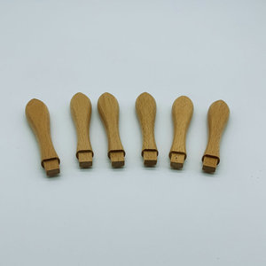 Cucharas de silicona para bebés con mangos de madera, mangos de madera maciza, cucharas suaves, cucharas para comida de bebé con madera de haya, directamente de fábrica. - Product Image 2