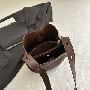 Women's New Fashion <b>Large</b> Capacity Leisure Travel Shoulder <b>Messenger</b> <b>Bag</b> Wide Shoulder Strap Wholesale Made PU - Product Image 6