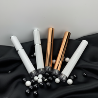 Tubes de brillant à lèvres de 4,5 ml avec logo personnalisé, contenants de brillant à lèvres blanc et or, flacons de rouge à lèvres liquide de luxe transparents en gros
