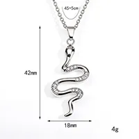 Collier pendentif tendance en acier inoxydable lisse en forme de serpent, joli bijou hypoallergénique, idéal pour le quotidien et les soirées