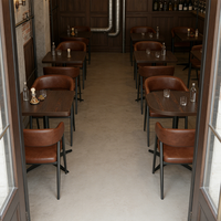 Meubles de bar de style vintage, spécialisés dans la production sur mesure de tables et de chaises rembourrées