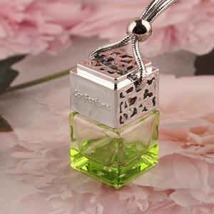 Flacon de parfum de voiture vide de 8 ml, carré, suspendu, en verre, avec bouchon argenté <span class=keywords><strong>creux</strong></span>, logo personnalisé, pour contenir des huiles essentielles parfumées pour voiture - Product Image 1