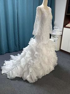 Robe de mariée sirène africaine de luxe moderne 2025 à prix d'usine, manches longues, dentelle perlée, appliques florales, traîne balayante - Product Image 3