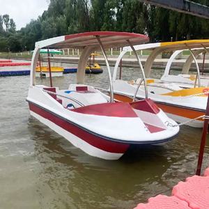 Barco de pedales de 4 plazas para juego de agua Barco de parachoques eléctrico de fibra de vidrio con construcción de acero para familias y amigos - Product Image 5