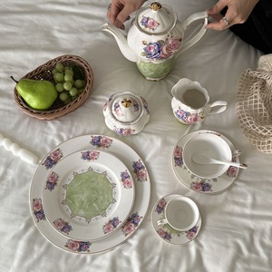 Cadeau romantique, élégant service à thé de l'après-midi avec fleurs de jardin, 22 pièces, théière, pot à lait, sucrier, soucoupe avec assiettes à dessert - Product Image 2