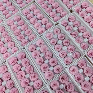 Vente en gros usine de fleurs préservées en vrac, têtes de roses éternelles séchées de 3-4 cm, 10/12 pièces/boîte, pour décoration de mariage - Product Image 2