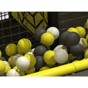 Aire de jeux intérieure en plastique avec structure jaune et panneaux géométriques colorés pour enfants - Product Image 5