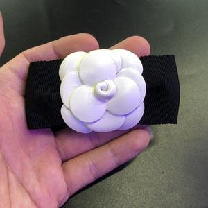 <span class=keywords><strong>Pull</strong></span> en tricot de style décontracté <span class=keywords><strong>à</strong></span> double usage de haute qualité pour femmes, en polyester/coton anti-boulochage d'hiver, avec pendentif fleur de camélia de 8 cm - Product Image 3