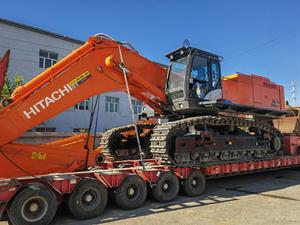 รถขุดตีนตะขาบฮิตาชิ ZX890LCH สีส้ม พร้อมระบบไฮดรอลิกสำหรับงานก่อสร้างและเหมืองแร่ ควบคุมด้วย PLC และมีประสิทธิภาพสูง - Product Image 1