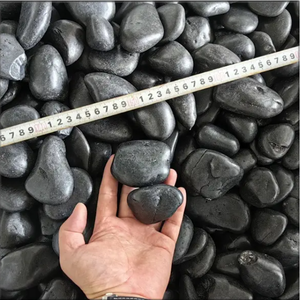 Sıcak toptan yüksek cilalı siyah çakıl çakıl çevre dostu doğal taş kapalı açık kullanım için parklar için kolay işleme - Product Image 4
