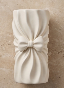 Jarrón Decorativo Moderno de Metal Blanco con Forma de Lazo, Texturizado, para Decoración de Oficina o Biblioteca, Venta al Por Mayor - Product Image 3