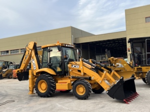 รถแบคโฮล้อเดอร์ JCB 3CX ใหม่ ขับเคลื่อน 4 ล้อ ประสิทธิภาพเสถียร โครงสร้างกะทัดรัด เหมาะสำหรับงานก่อสร้างในพื้นที่แคบ - Product Image 1