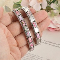 Accessoires de bracelet à breloques italiennes tendance en acier inoxydable avec de jolis éléments chat, papillon et fleur dans des tons roses