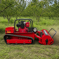 Tondeuse à fléaux sur chenilles télécommandée avec 32 lames pour l'entretien des terrains municipaux et la coupe de l'herbe haute
