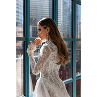 Robe de mariée classique 2-en-1 avec manches amovibles en dentelle, taille basque, décolleté cœur, traîne chapelle, longueur ras du sol, grande taille