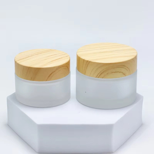 Envase Cosmético de Vidrio Esmerilado de 50g con Tapa de Color Madera, Frasco Redondo de Vidrio con Etiqueta Personalizada para Crema Cosmética - Product Image 4