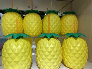 Tiki <span class=keywords><strong>Aloha</strong></span> <span class=keywords><strong>Party</strong></span> Flamingo Moana festa a tema 36 OZ con coperchio e paglia 7 pollici a forma di ananas bicchieri di plastica - Product Image 3