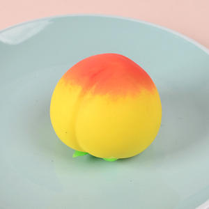 Pelota de plástico TPR TPU suave melocotón de Color personalizado pelota antiestrés juguete práctico recuperable pelota de fruta para niños - Product Image 4