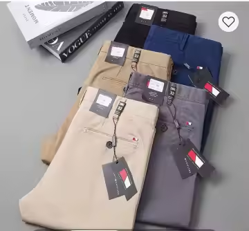 Combina blu, bianco, nero, giallo