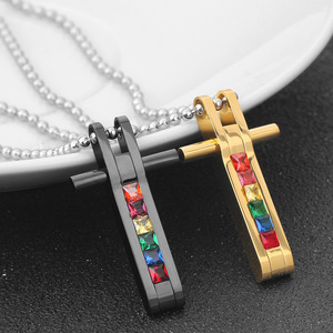 Collier pendentif en diamant arc-en-ciel à sept couleurs pour femmes, en acier titane doré et noir, design géométrique - Product Image 1