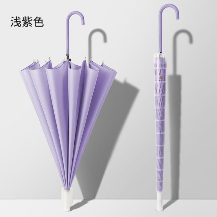 Funda impermeable color lila claro y blanco, con 16 varillas.