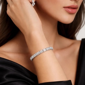 สร้อยข้อมือเพชรทรงเรเดียนท์คัทแบบอีสต์-เวสต์ - ทอง 9k, 14k, 18k - Product Image 2