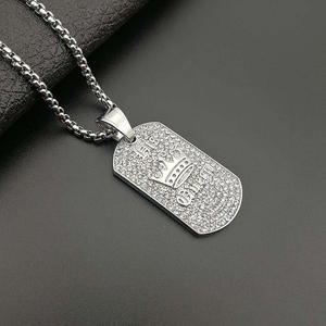 SN196 Collana con Ciondolo Corona Regina in Acciaio Inossidabile Placcato Oro con Cristalli, Catena a Corda, Gioiello Unisex Hip Hop, Regalo - Product Image 4