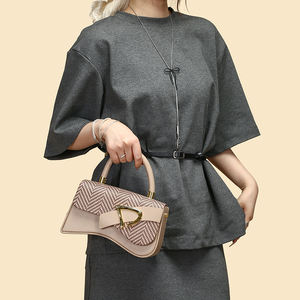 Nouvelle tendance populaire des sacs à main décontractés, au style unique et adaptés aux tendances mode féminines. Fabriqué en matériau PU. 8812-1 - Product Image 5