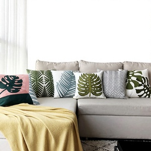 <span class=keywords><strong>Housse</strong></span> <span class=keywords><strong>de</strong></span> coussin et <span class=keywords><strong>de</strong></span> canapé moderne minimaliste <span class=keywords><strong>de</strong></span> style Nanyang, inspirée du nordique, avec broderie à motif <span class=keywords><strong>de</strong></span> feuilles <span class=keywords><strong>de</strong></span> coton, série végétale - Product Image 1