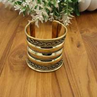 Brazalete Boho Dorado Ancho con Diseño Impresionante |   Brazalete Ajustable de Latón con Diseño Geométrico |   Joyería Vintage Unisex para Fiestas y Eventos