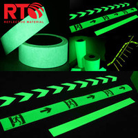 Autocollant d'avertissement de sécurité luminescent photoluminescent qui brille dans le noir pour scène d'urgence vélos escaliers vert